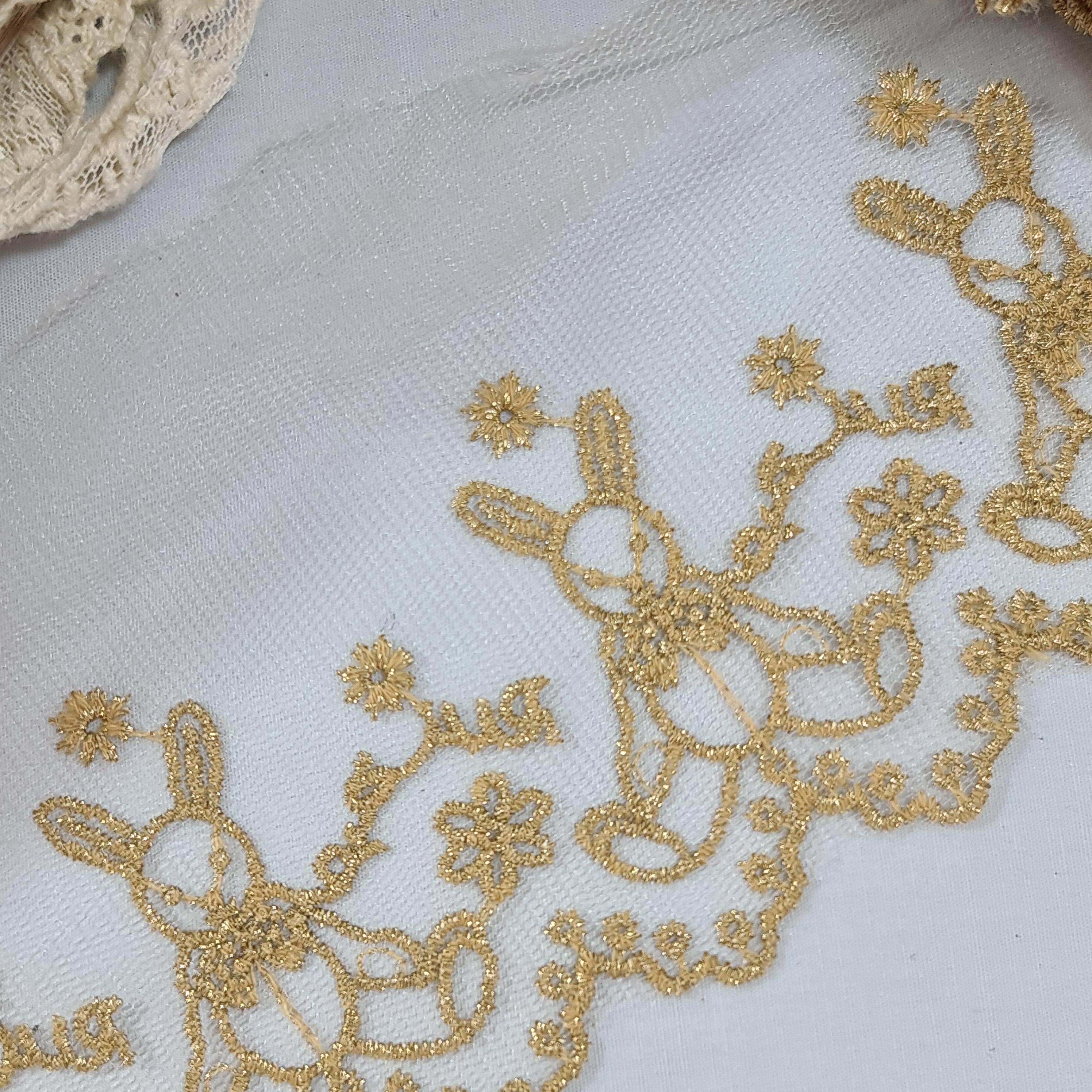 картинка Кружево  золотое 3004. Зайцы золотые . Кружево люрекс от магазина Ариши Рукодельные нежности