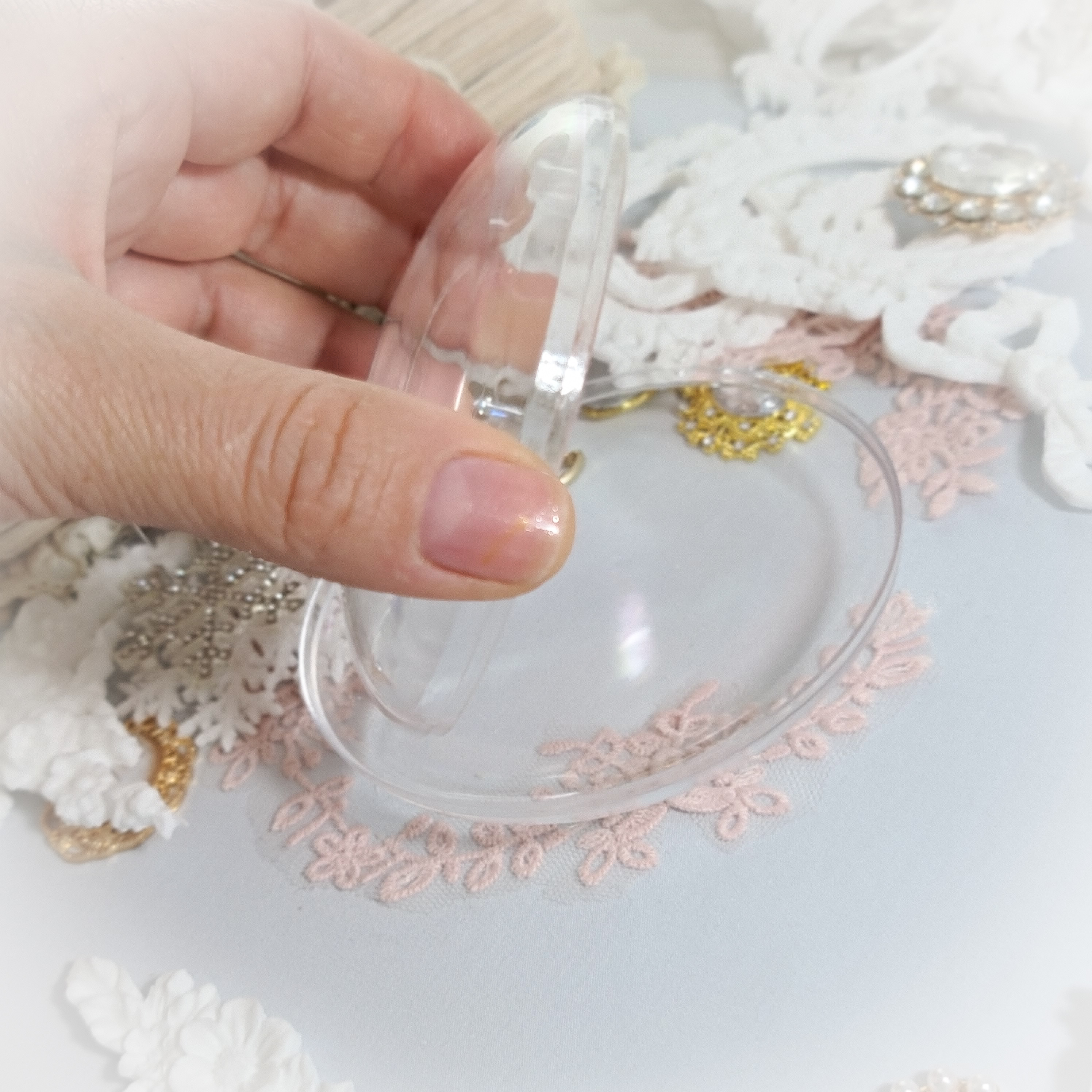 Детальное фото декоративной фигурки "Медальон прозрачный 8см. Заготовка пластиковая " из пластика - магазин Ариши