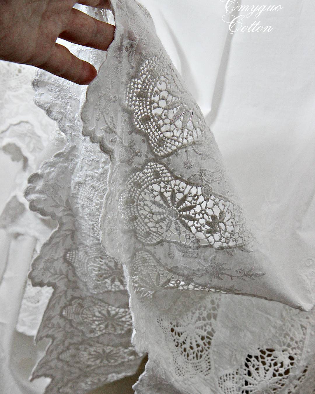 картинка Батист с вышивкой  10.2  от магазина Ариши Рукодельные нежности