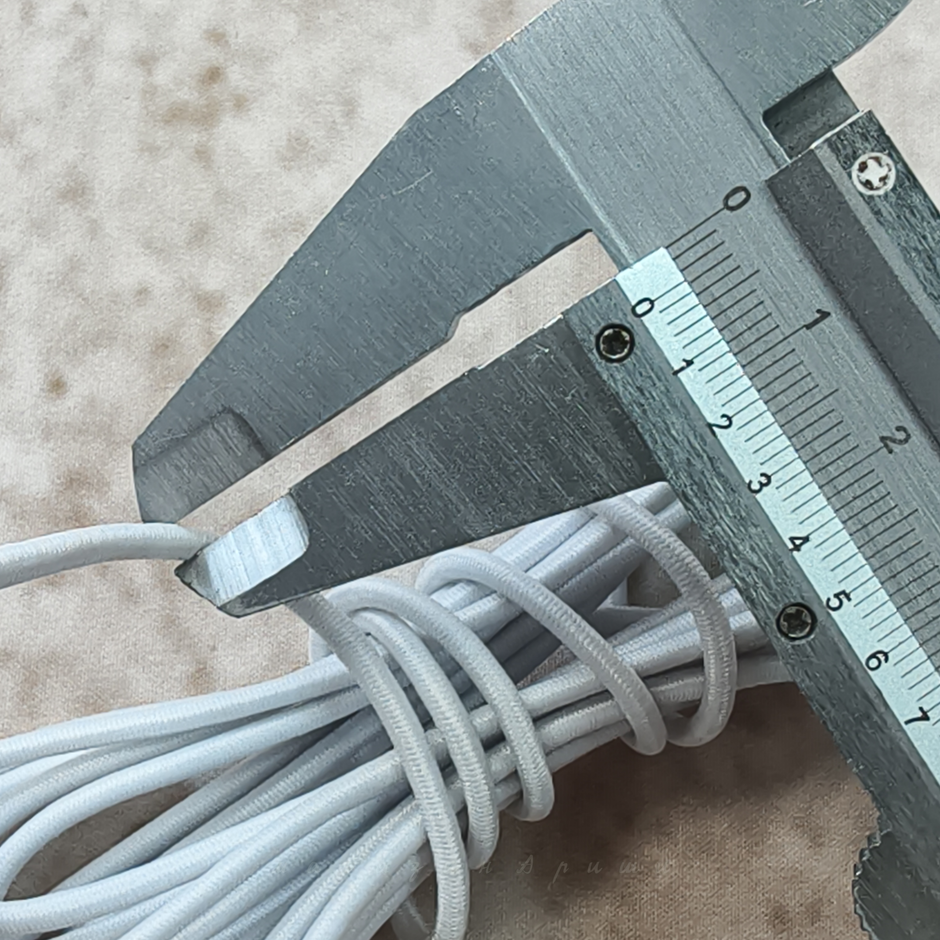 Детальное фото многожильной латексной резинки для перетяжки шарнирных кукол BJD - магазин Кукольные нежности