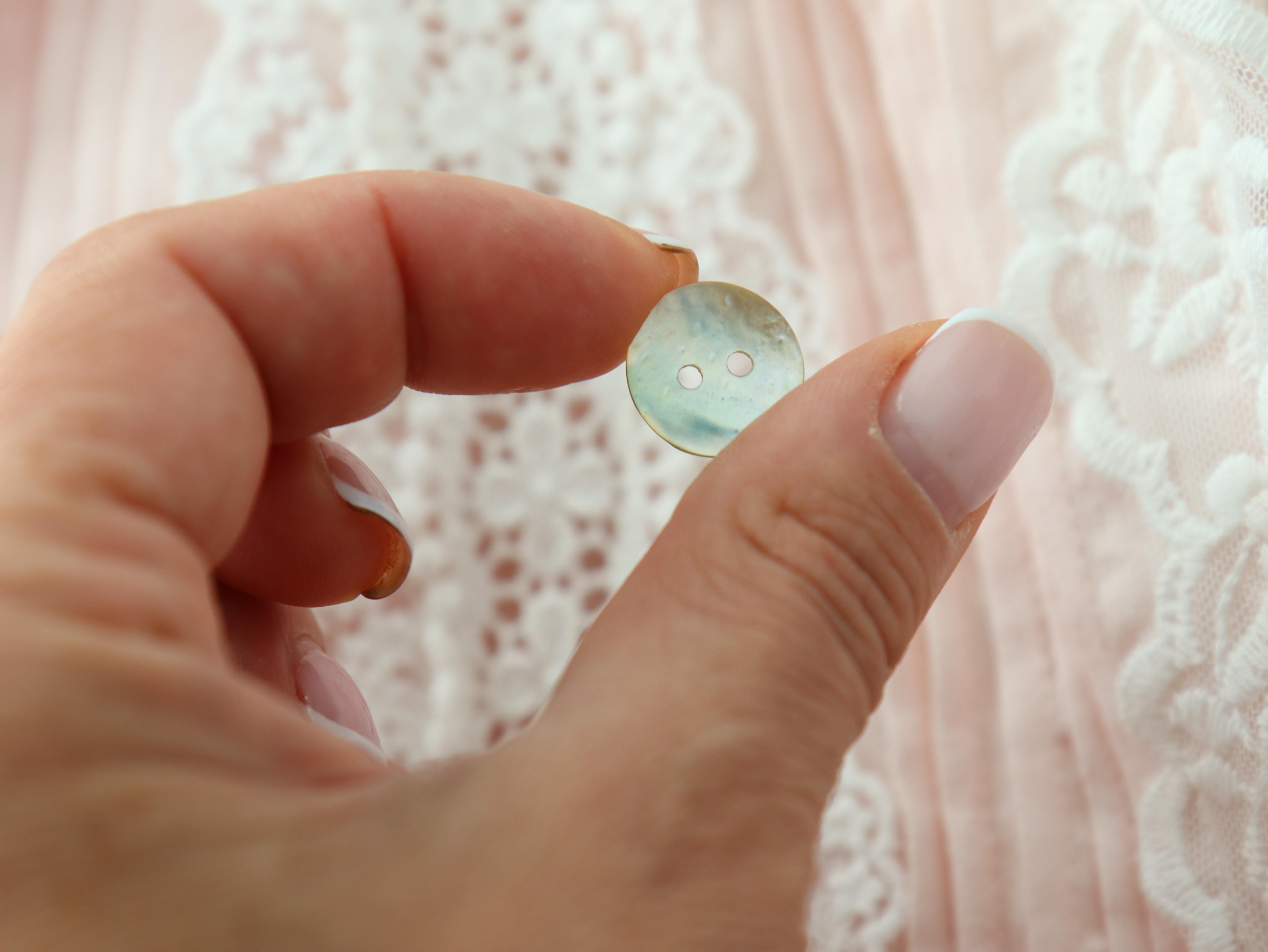 картинка Пуговицы ракушка. Диаметр 15мм. Цена за 1шт. от магазина Ариши Рукодельные нежности