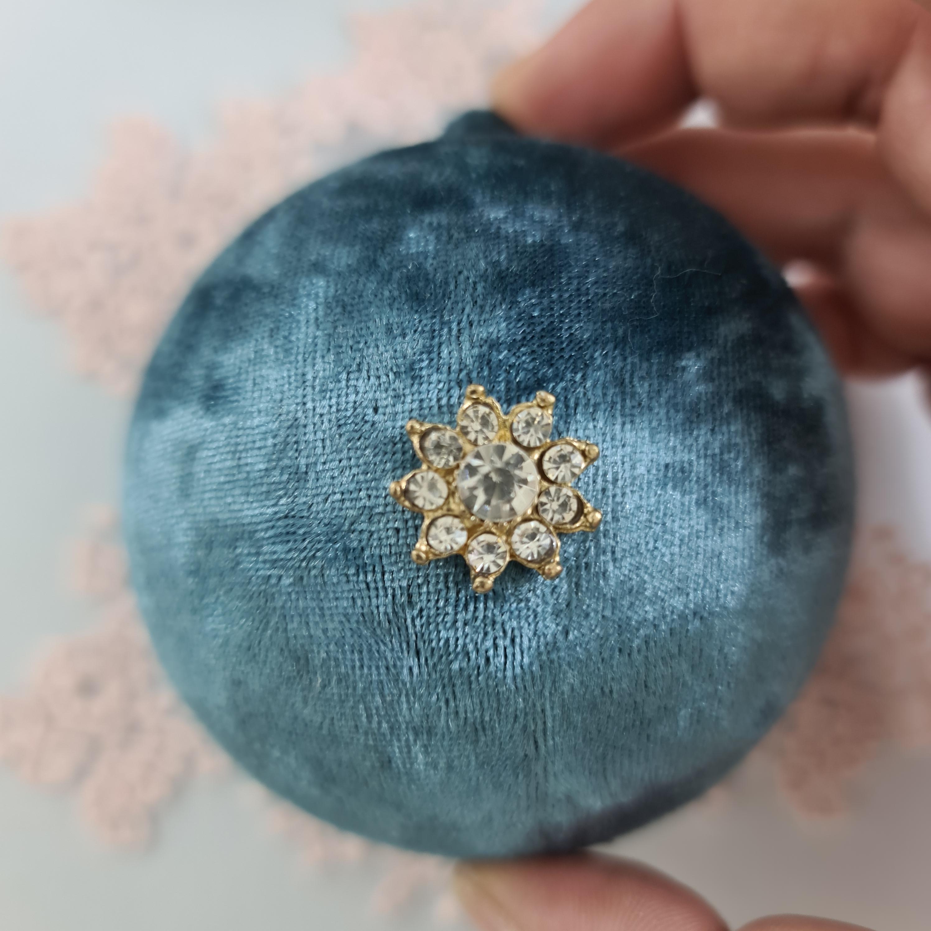 Детальное фото декоративной фигурки "Украшение 16, ЗОЛОТО" из пластика - магазин Ариши