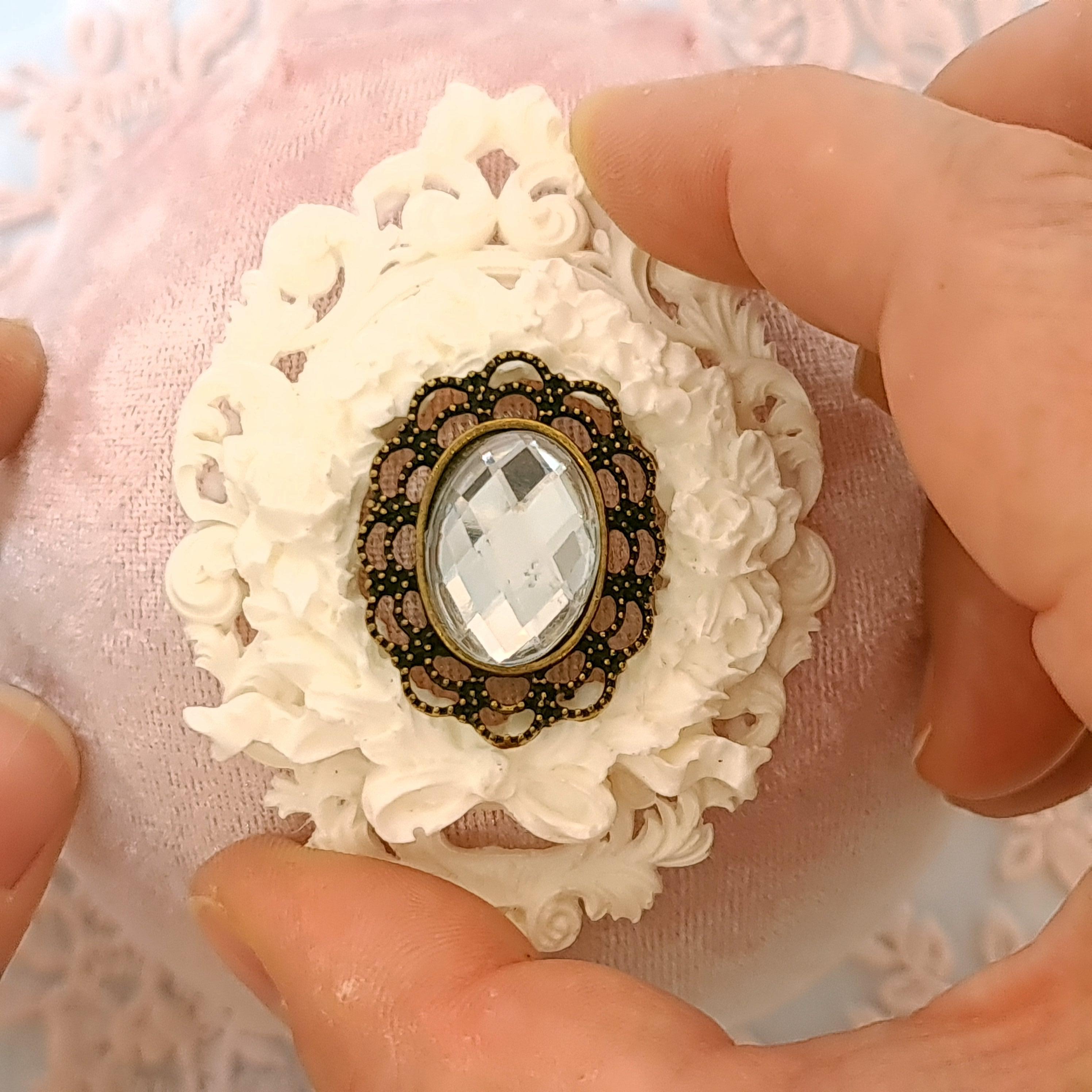 Детальное фото декоративной фигурки "Украшение 11 ,прозрачный" из пластика - магазин Ариши