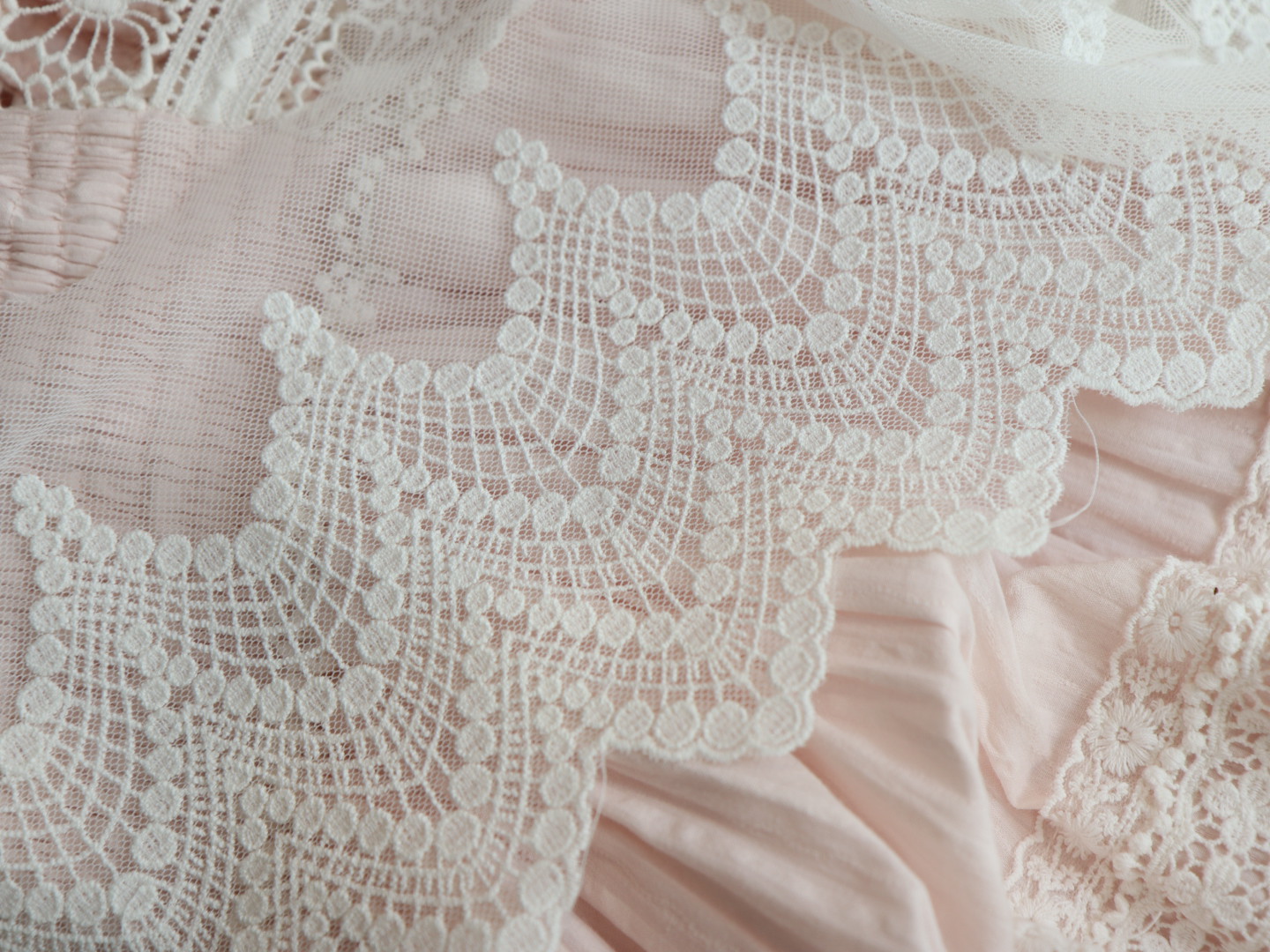 картинка Кружево 2205(молочный) .Кружево на сетке от магазина Ариши Рукодельные нежности