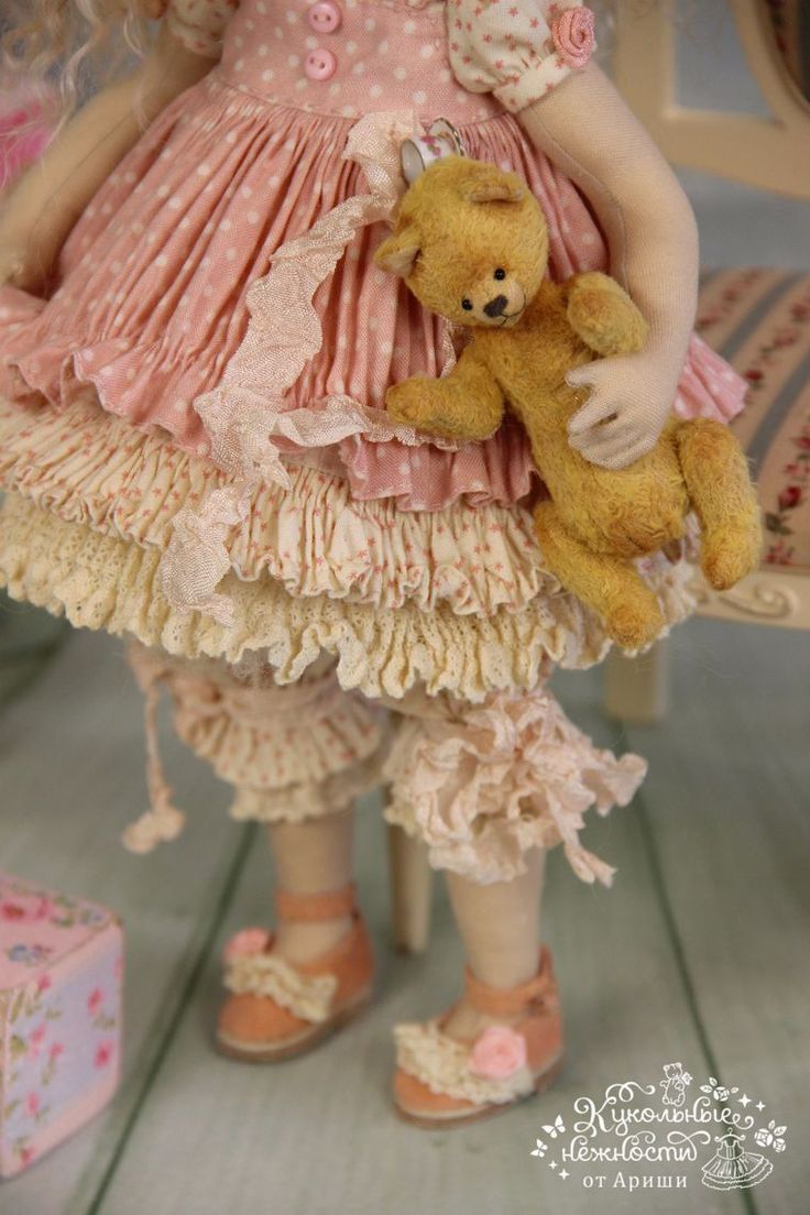 фото  Видео-курс: одежда кукол в рюшах школа кукол Ариши