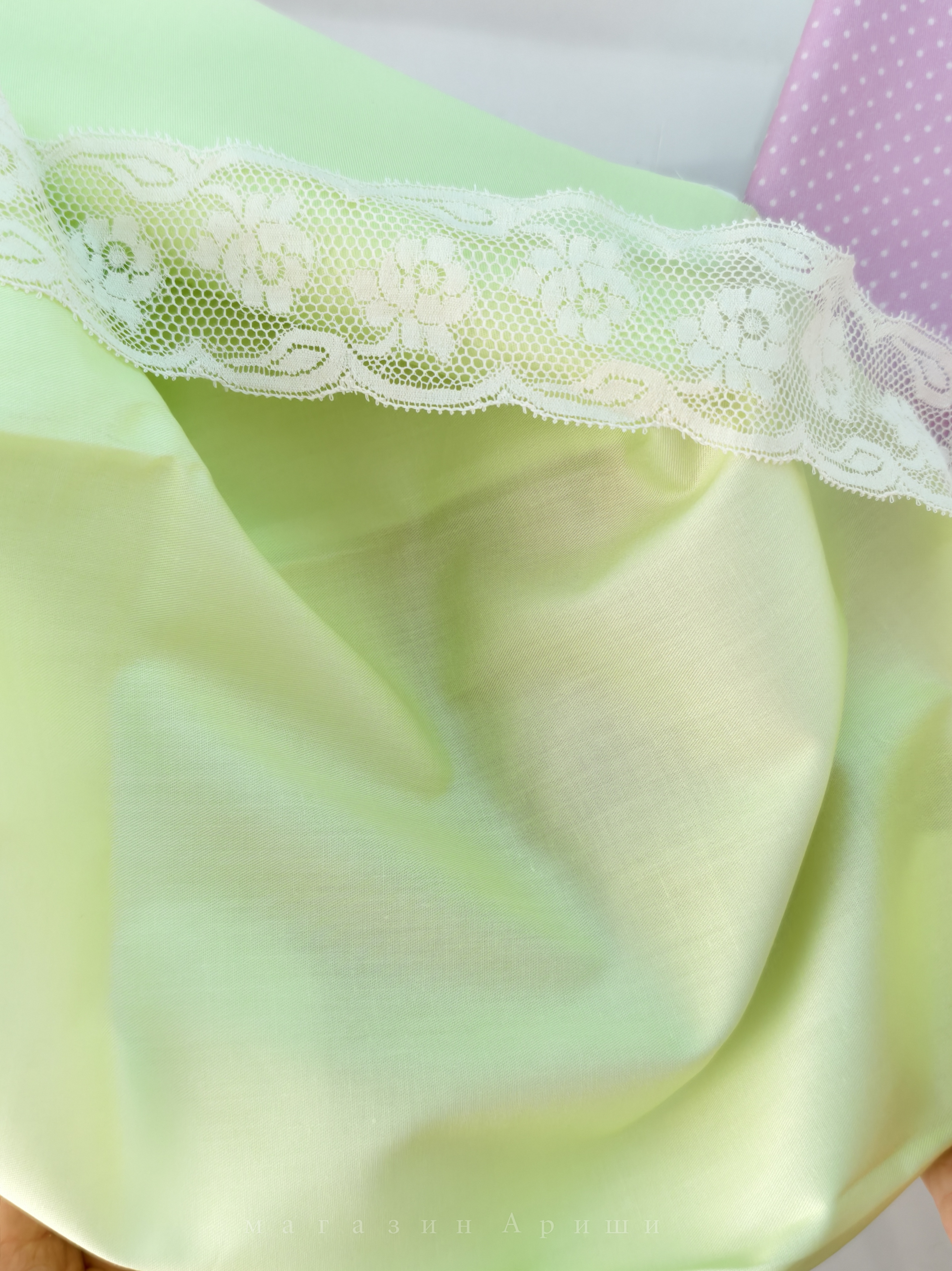 Авторская ткань Ткань хлопковая, цвет нежно салатовый, арт.210. Сатин.  от Ариши - дизайнерский хлопок для кукольной одежды крупным планом
