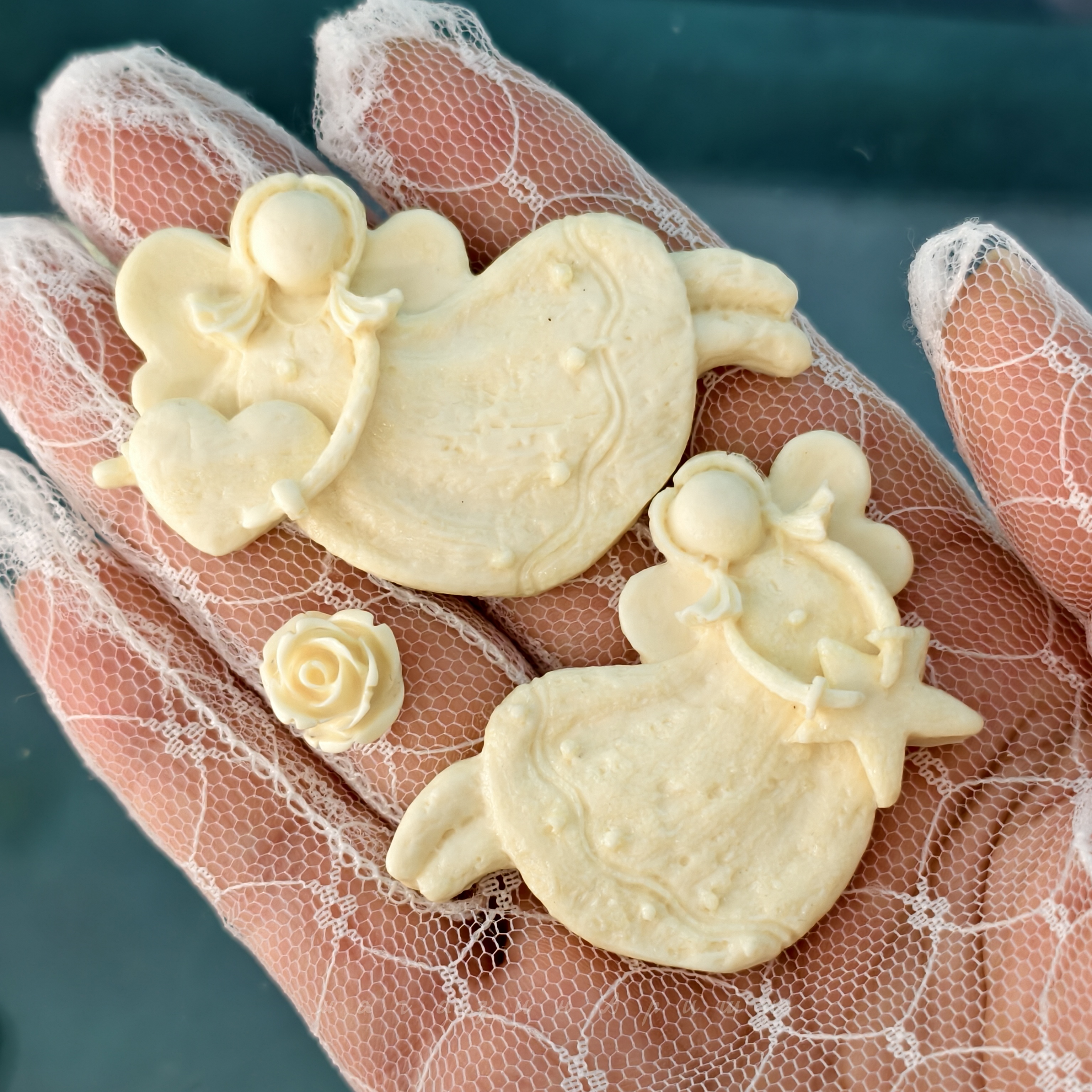 Детальное фото декоративной фигурки "Набор декоративная фигурок 6 шт., арт.4  " Феи желаний ", 6,5×4см, 6×4см, 1х1см, 2×2см, 2,6×2,5см, 1,4×1,4см" из пластика - магазин Ариши