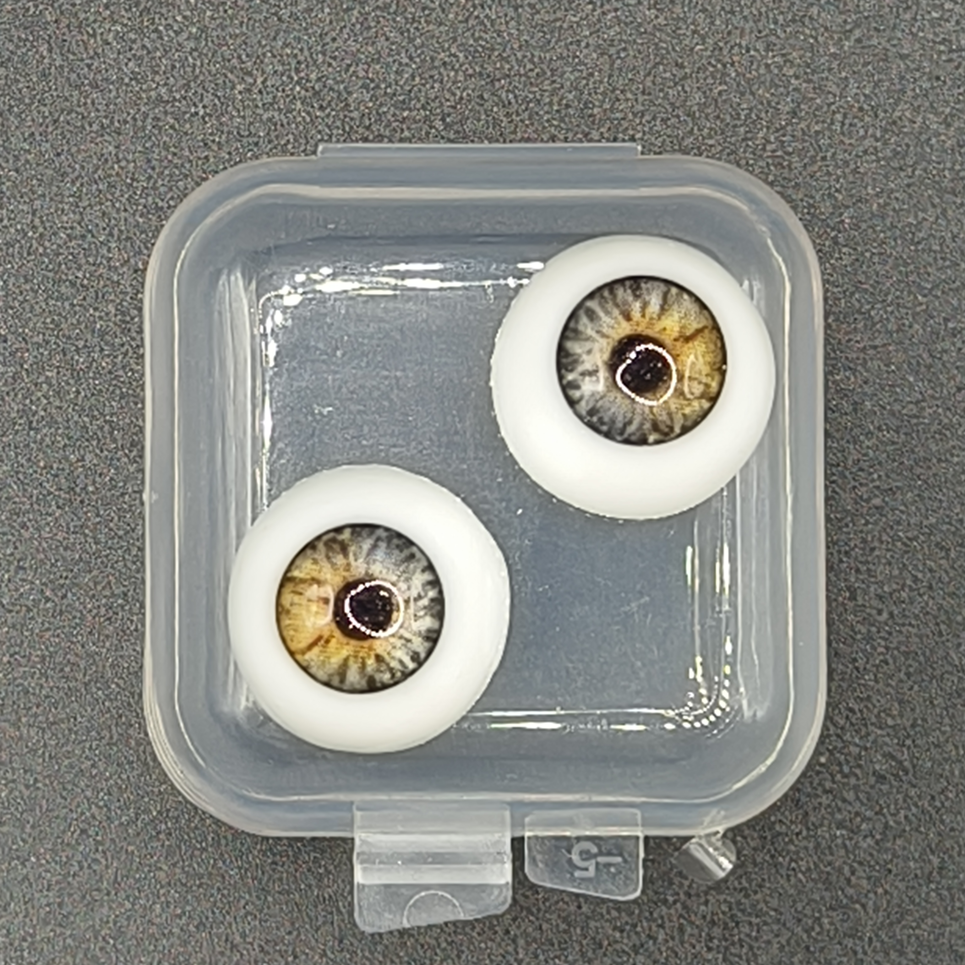 Детальное фото авторских глаз для кукол  от магазина Ариши кукольные нежности