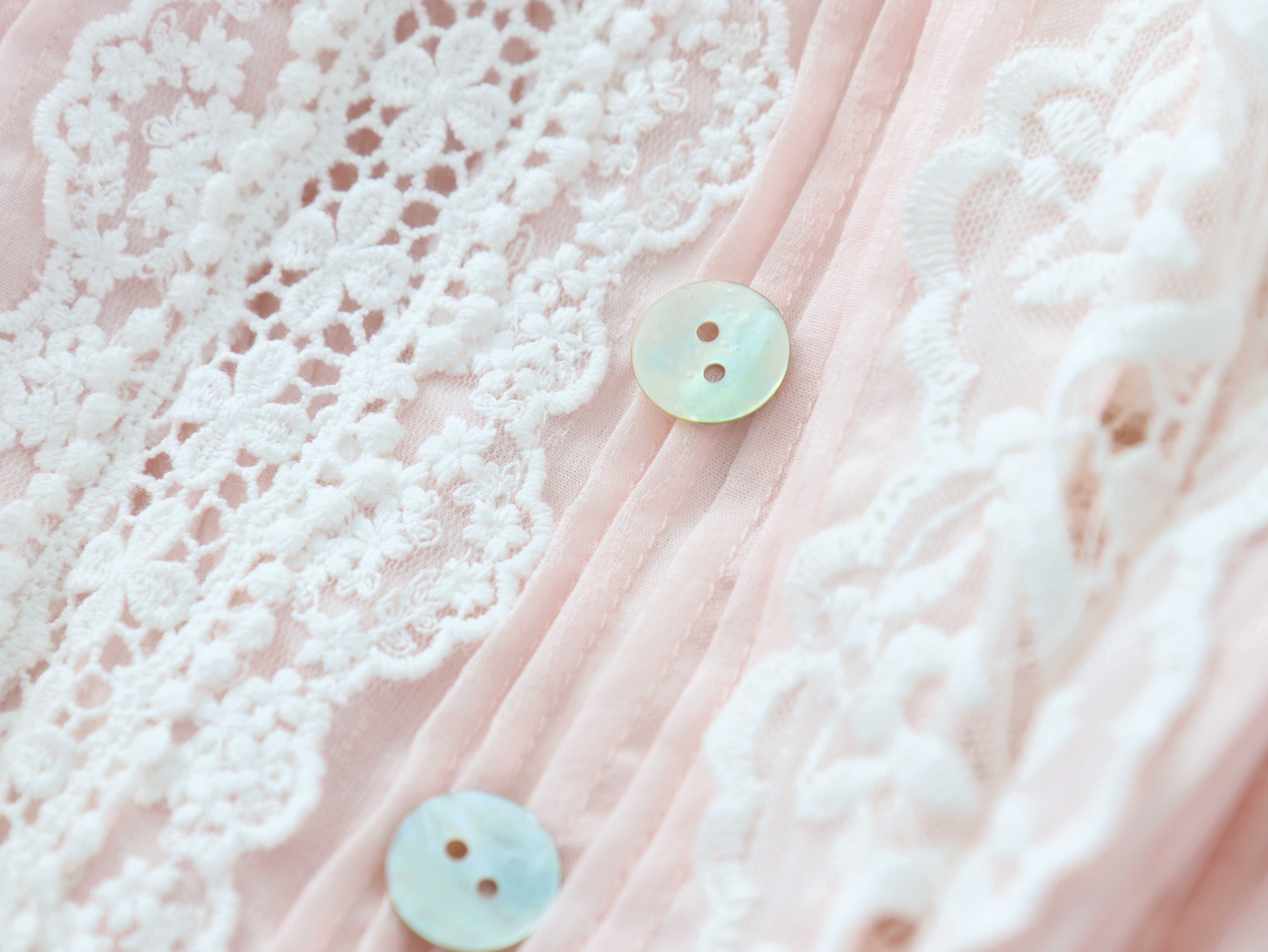 картинка Пуговицы ракушка. Диаметр 15мм. Цена за 1шт. от магазина Ариши Рукодельные нежности