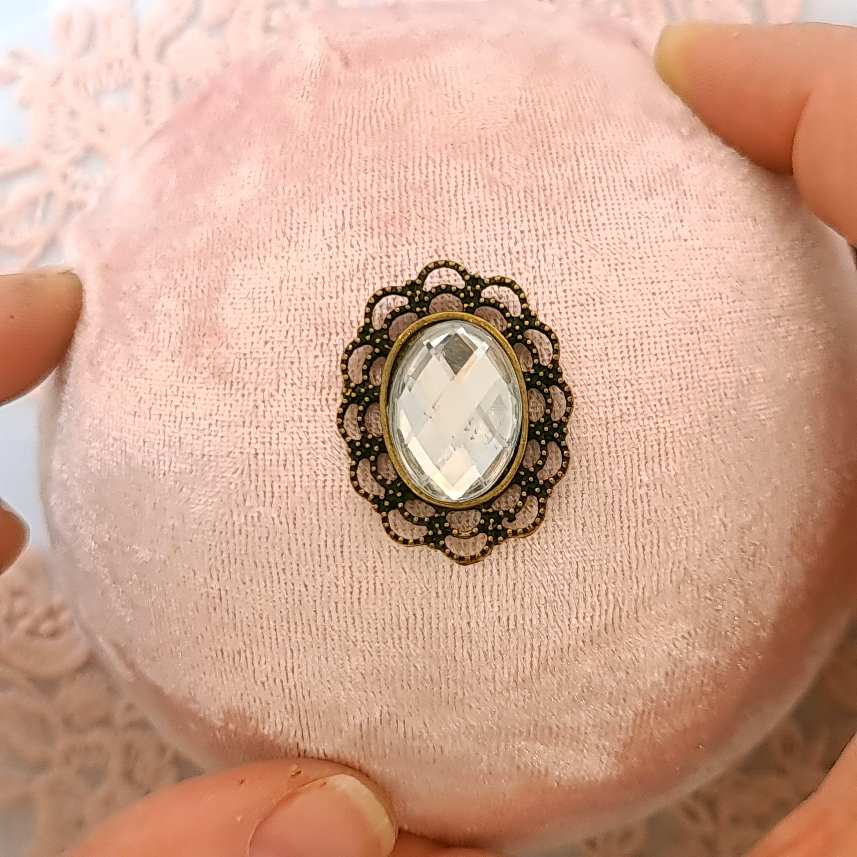 Детальное фото декоративной фигурки "Украшение 11 ,прозрачный" из пластика - магазин Ариши